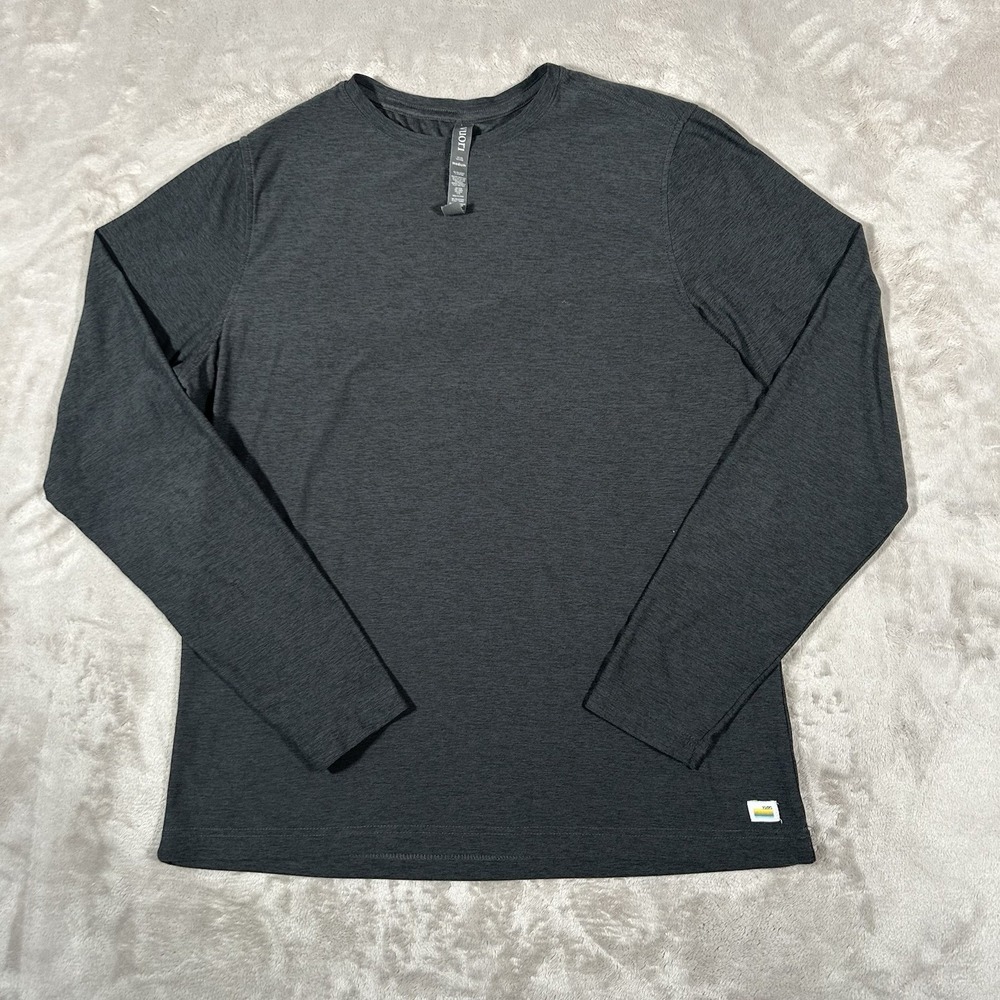 Vuori Strato Tech T-Shirt Mens Medium Gray Long Sleeve Performance Stretch V178
